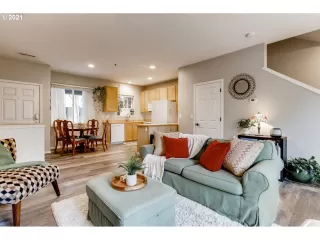 Photo #3: 20561227 Listing