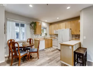 Photo #4: 20561227 Listing