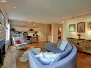 Photo #6: 20562127 Listing