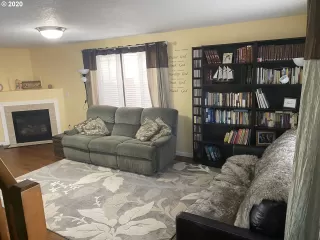 Photo #4: 20562299 Listing