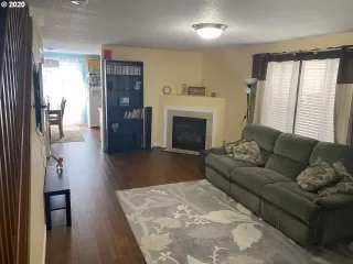 Photo #5: 20562299 Listing