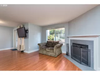 Photo #2: 20562822 Listing