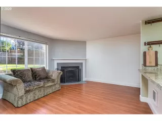 Photo #3: 20562822 Listing