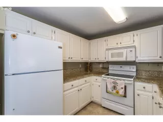 Photo #6: 20562822 Listing