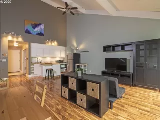 Photo #2: 20562840 Listing