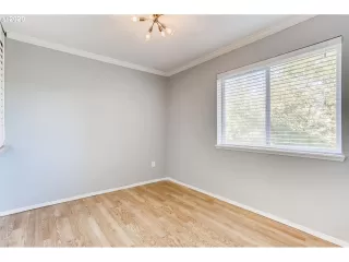 Photo #5: 20564598 Listing