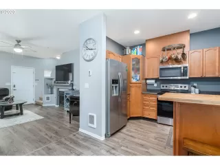 Photo #5: 20565472 Listing