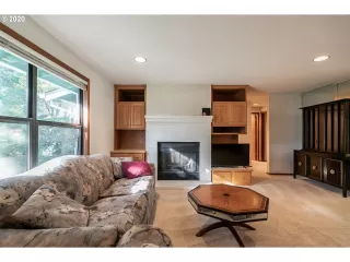 Photo #5: 20565699 Listing