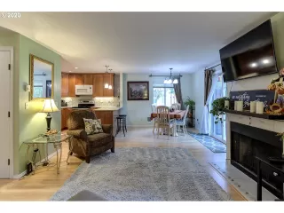 Photo #5: 20565912 Listing