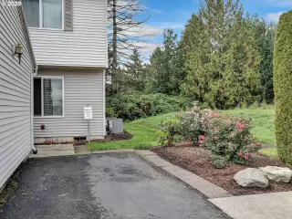 Photo #1: 20565940 Listing