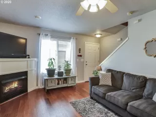 Photo #4: 20565940 Listing