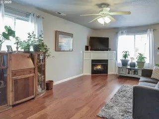 Photo #6: 20565940 Listing