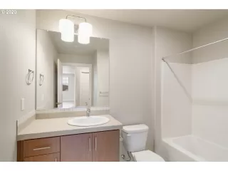 Photo #5: 20565962 Listing