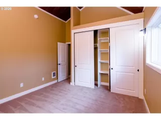 Photo #6: 20565972 Listing