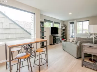 Photo #5: 20566422 Listing