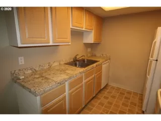 Photo #4: 20566685 Listing