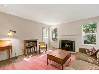 Photo #4: 20567596 Listing