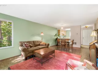 Photo #5: 20567596 Listing