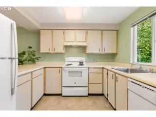 Photo #6: 20567596 Listing