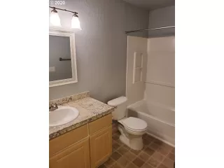 Photo #6: 20568380 Listing