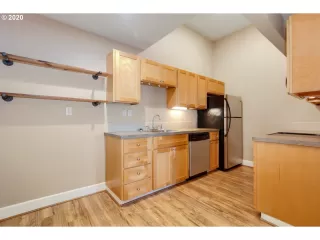 Photo #5: 20568420 Listing 