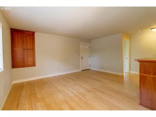 Photo #4: 20568505 Listing