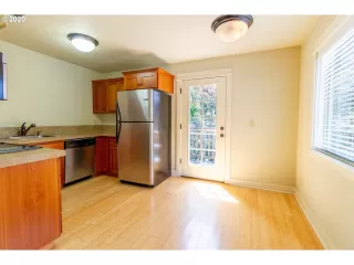 Photo #5: 20568505 Listing