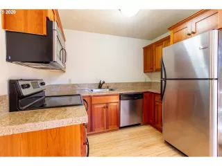 Photo #6: 20568505 Listing