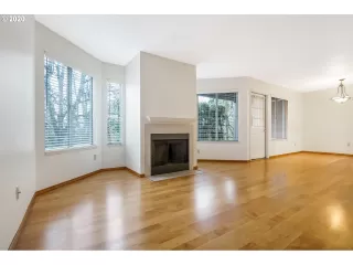 Photo #4: 20569457 Listing