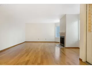 Photo #6: 20569457 Listing