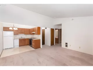 Photo #4: 20569830 Listing