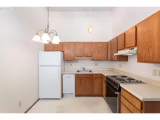 Photo #5: 20569830 Listing