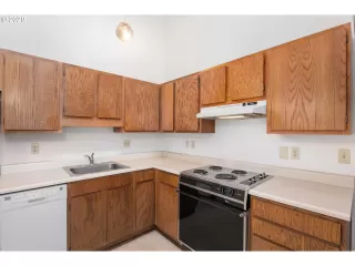 Photo #6: 20569830 Listing