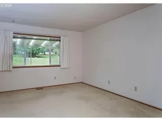 Photo #5: 20570095 Listing