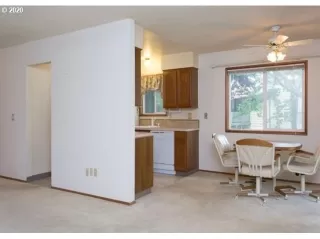 Photo #6: 20570095 Listing