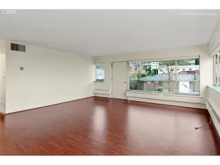 Photo #6: 20570434 Listing