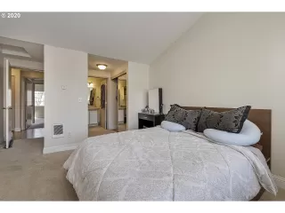Photo #4: 20570588 Listing
