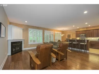 Photo #4: 20570950 Listing