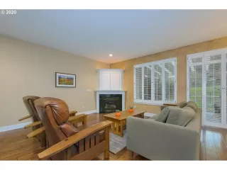 Photo #5: 20570950 Listing