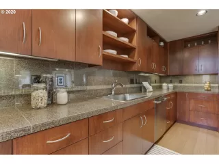 Photo #6: 20573166 Listing