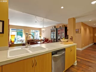 Photo #4: 20574913 Listing