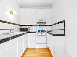 Photo #5: 20576247 Listing