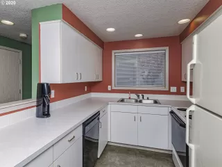 Photo #4: 20581240 Listing