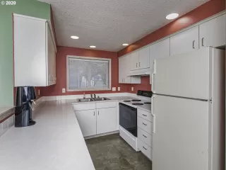 Photo #5: 20581240 Listing