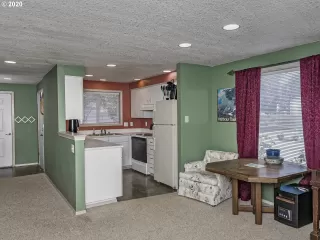 Photo #6: 20581240 Listing