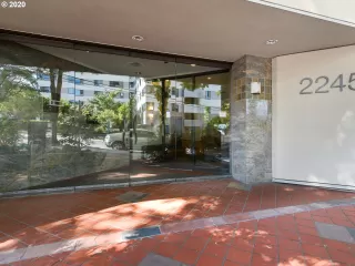 Photo #2: 20581862 Listing