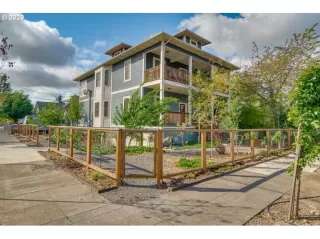 Photo #1: 20582302 Listing