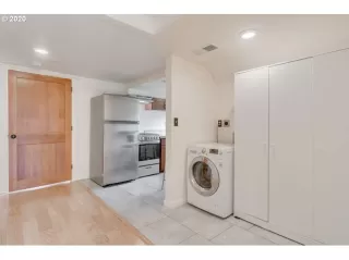 Photo #5: 20582302 Listing