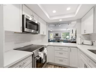 Photo #4: 205838162 Listing