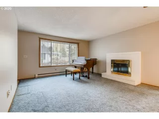 Photo #4: 20584408 Listing